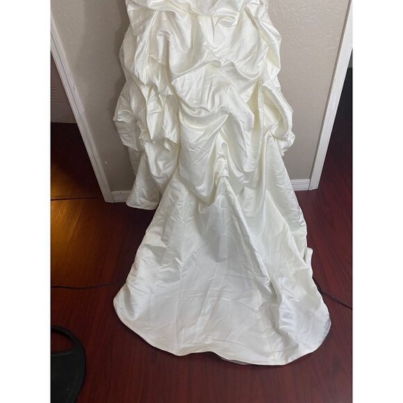 Demetrios Women's Ivory Sleeveless Ball Gown Wedding Dress - 2 - Picture 3 of 15